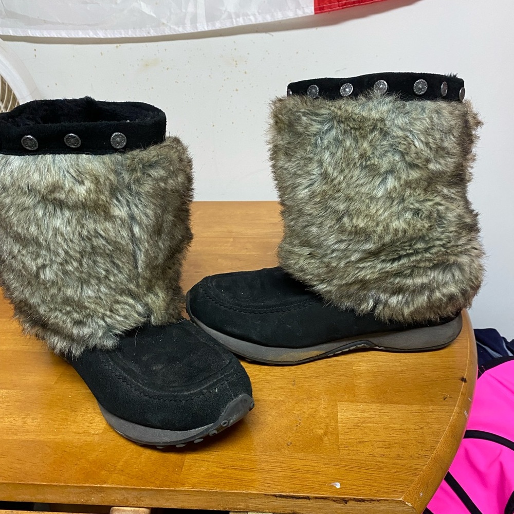 bear paw 9.5W. great winter boots gently used
